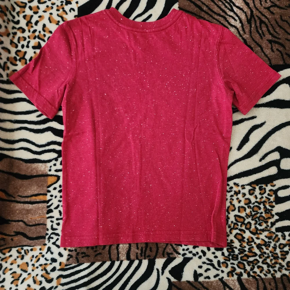 Cat & Jack Boys XS 4/5 Red Speckled Paint Splatter V-Neck T-Shirt